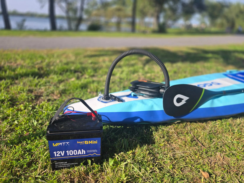 WattCycle 12V 100Ah Mini Grupo de Baterías LiFePO₄ Bluetooth 22NF Potencia Compacta Ligera